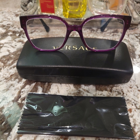 Versace - Picture 4 of 5